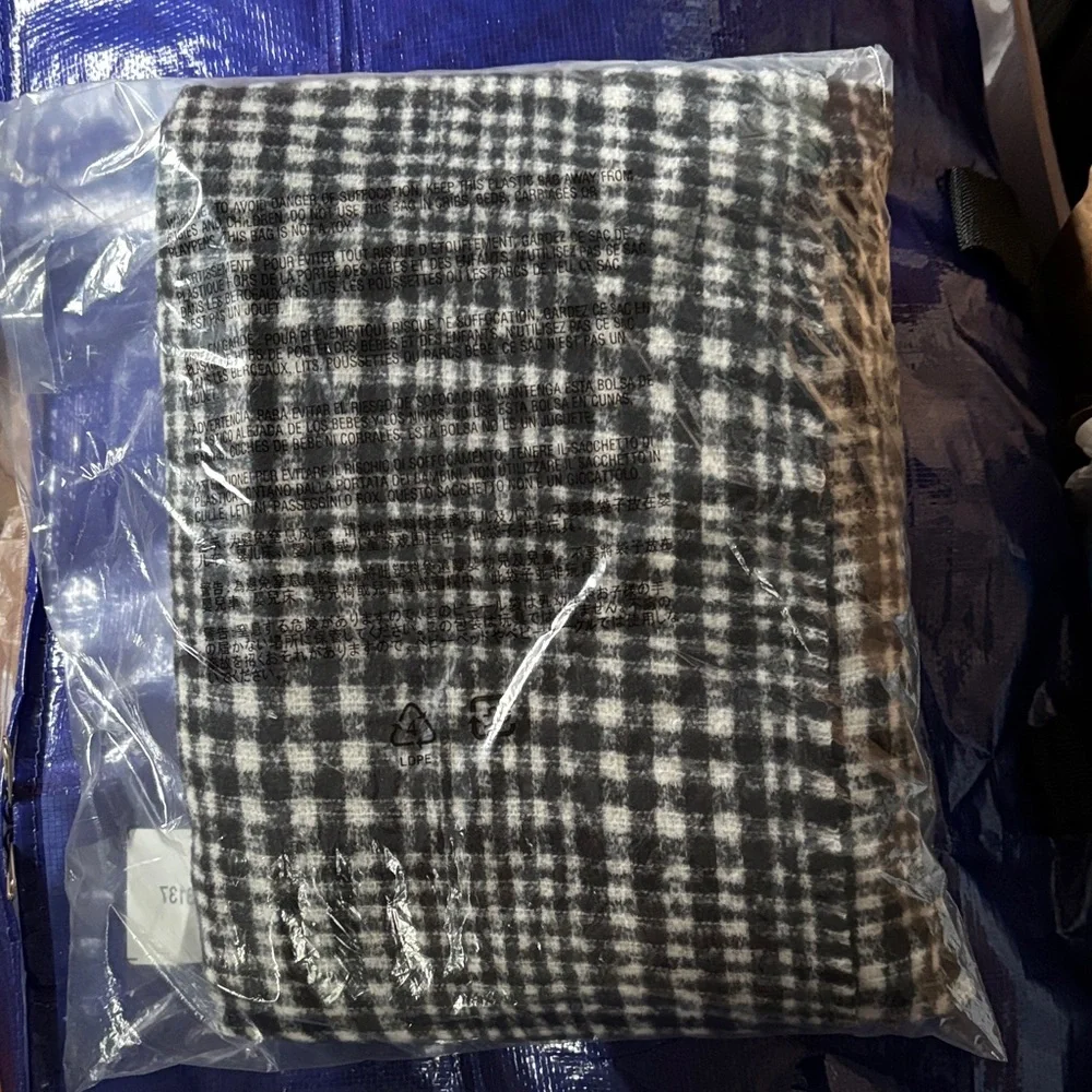 NWT Old Navy Plaid Black and White Warm Scarf